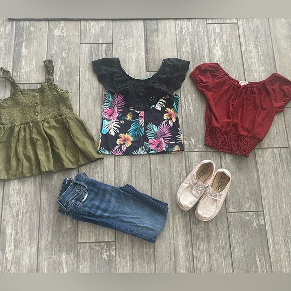 Girls bundle (M) 3 shirts—great condition! Perfect for “Back to School”! - Picture 1 of 10